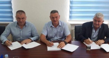 Tomislavgrad: Potpisana tri ugovora za sanaciju cesta vrijedna gotovo 630 000 maraka