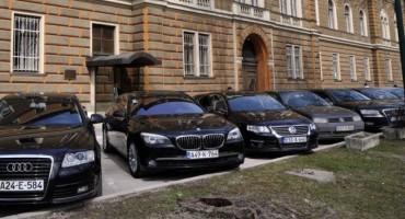 Vlast širi vozni park: Odobrena nabavka novih 24 automobila za institucije Federacije BiH