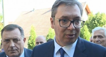 VUČIĆ O SUČELJAVANJU Dva od šest osnovnih pitanja bavila su se Srbima ili ćirilicom