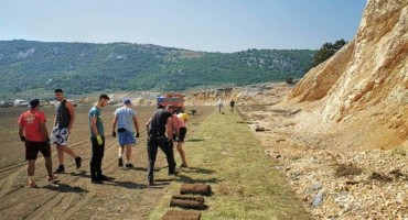 Rakitno, nogometni teren 