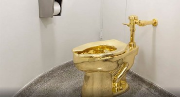 zlatna wc školjka, ukradena