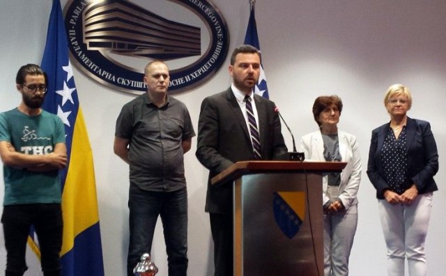 Više od 10 tisuća građana BiH liječi se koristeći kanabis