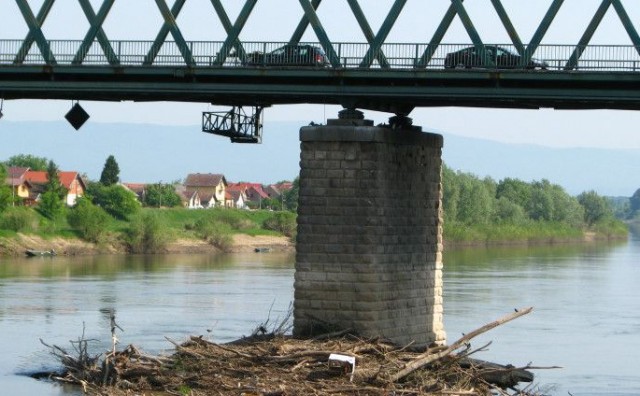 Tragedija u BiH: Muškarac izgubio život nakon što je vozilom sletio u rijeku Savu