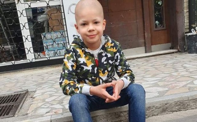 Hrabri dječak iz BiH prebolio rijedak oblik tumora i vraća se kući