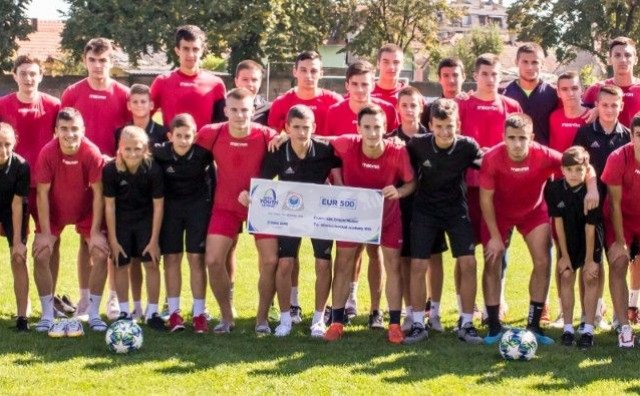 Juniori HŠK Zrinjski u UEFA projektu solidarnosti darovali nogometnu akademiju SK Atletico 1919