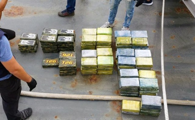 Uhićeni državljani Srbije: Razbijena kriminalna grupa, zaplijenjeno 800 kilograma kokaina! 