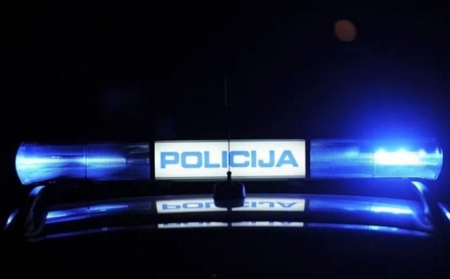 Policajac optužen jer je pucao u konobaricu u Drvaru