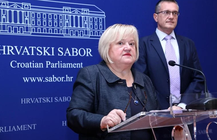 Anka Mrak Taritaš: Vjeronauk treba biti u crkvama, a ne u školama