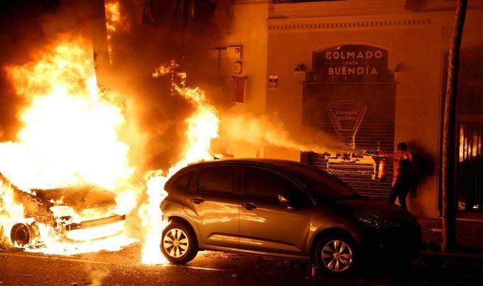 Rat u Barceloni: Policija tek u noći preuzela kontrolu, najmanje 89 ozlijeđenih
