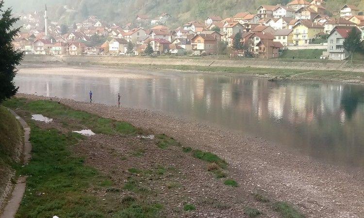 Goražde: Rijeka Drina bogatija za više od 5.000 komada pastrmke
