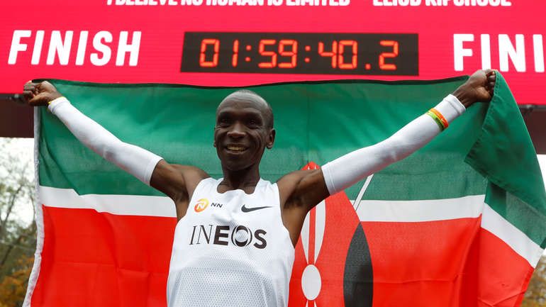 Kenijac Kipchoge pretrčao 42 kilometra ispod dva sata
