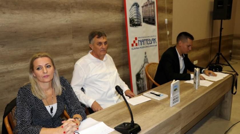 Mostar: Predstavljena knjiga 'Nebo boje potočnice' Zvonimira Mikulića