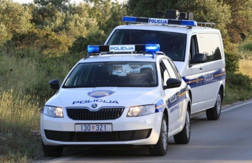 Drama u Sinju: Muškarac se zatvorio u kuću i prijeti da će izazvati eksploziju