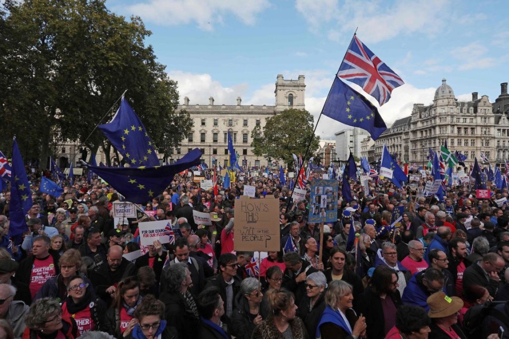 Dok parlament zasjeda, prosvjednici u Londonu traže novi referendum