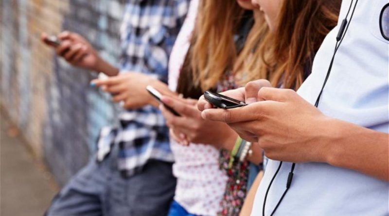 Moderni bonton: Online pravila, u kafiću, u gostima, o mobitelu