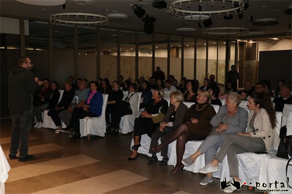 “Onomatobleja Show” do suza nasmijao Ljubušake
