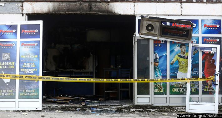 U kladionicu Premier ubacio Molotovljev koktel