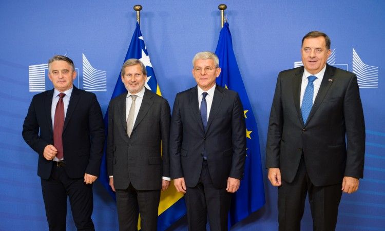 Članovi Predsjedništva BiH susreli se s komesarom Hahnom