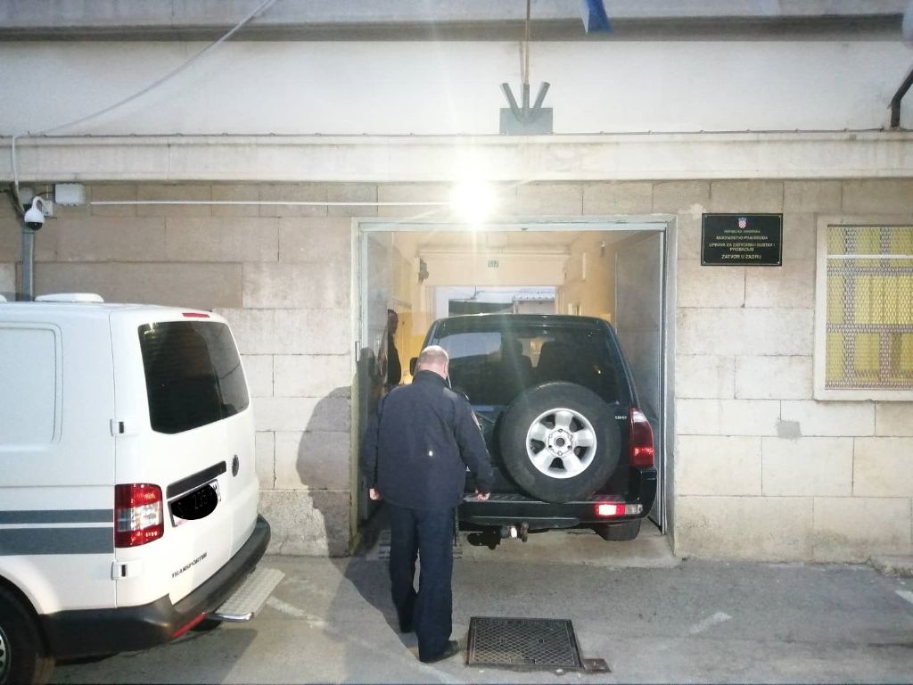 Uhićeni mladići osumnjičeni za silovanje maloljetnice, ucjenjivali su djevojku kako bi od nje iznudili nove seksualne odnose
