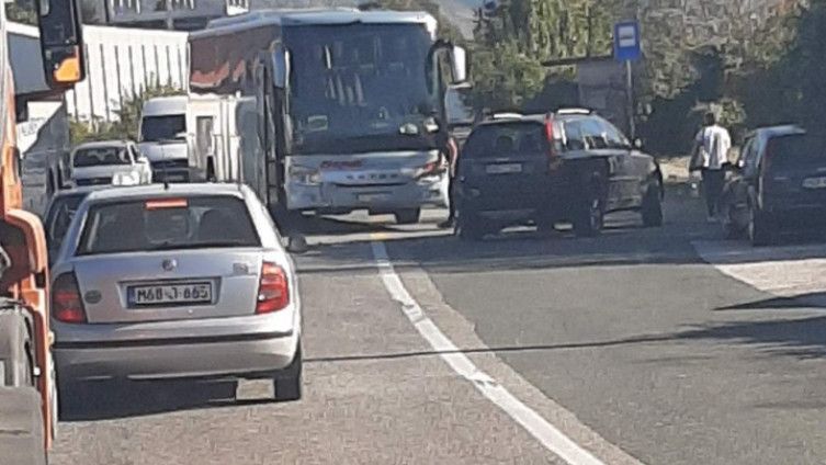 Mostar: U sudaru autobusa i automobila ozljeđeno više osoba