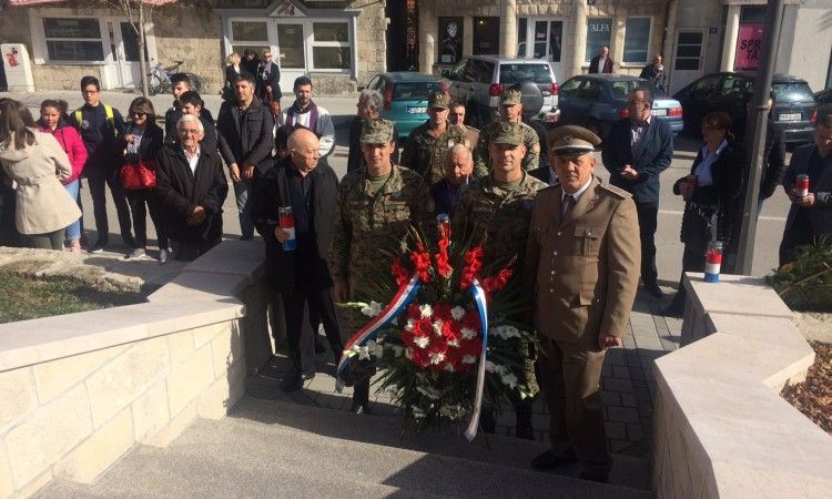 U Tomislavgradu položeni vijenci za poginule i nestale hrvatske branitelje