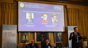 Nobel za fiziku Peeblesu, Mayoru i Quelozu