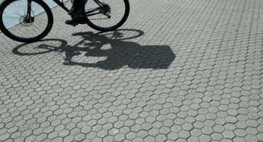 Biciklist podlegao ozljedama nakon pada na kolnik