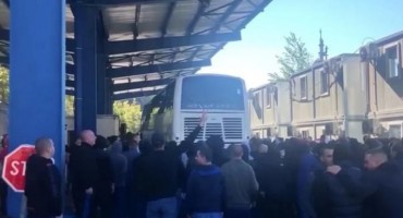 Nogometaši Crvene zvezde nisu pušteni na Kosovo, otkazana utakmica Kupa Srbije