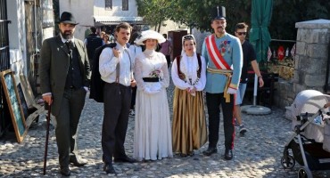 Gavrilo Princip, Franz Ferdinand i Aleksa Šantić prošetali mostarskim ulicama
