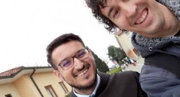 Mladi fotograf Mateo Ivanković i fra Goran Azinović organizirali humanitarnu akciju za pomoć potrebitima