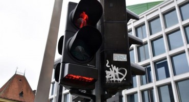 Zagreb dobio semafor koji pješake zadubljene u mobitel upozorava na crveno