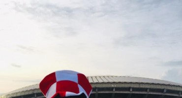 FOTO/VIDEO: Hercegovci brojni u Splitu: Ispred Poljuda pjesma, bubnjevi, veselje...  