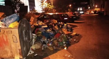 Mostarac u šoku, parkirao auto, nakon povratka nije mogao izaći od smeća