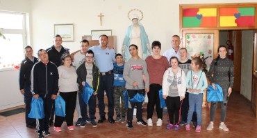 Policijski službenici PU Široki Brijeg posjetili Dom 'Marija naša nada'