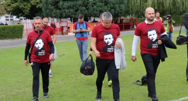 Upitan početak utakmice u Mostaru: Nogometaši Sarajeva sa likom Vedrana Puljića