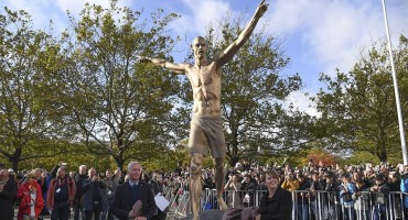 Švedska: Zlatan Ibrahimović dobio statuu u Malmöu visoku 2,7 metara
