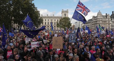 Dok parlament zasjeda, prosvjednici u Londonu traže novi referendum