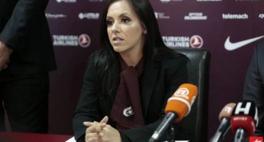 Direktorica Sarajeva primila nagradu 'Leaders Under 40', nama je poznata po provociranju publike u Mostaru i Širokom Brijegu