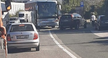 Mostar: U sudaru autobusa i automobila ozljeđeno više osoba
