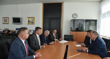 Mektić i Novalić razgovarali o migrantskoj situaciji u BiH