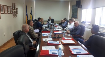 Održan sastanak u Tuzli: Traže se veća sredstava za lokalnu samoupravu