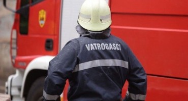 U FBiH neradni dan, vatrogasci iz Teslića gasili požar u Tešnju