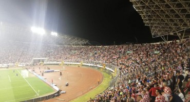 Pogledajte kako navijači bodre Vatrene i pjevaju himnu