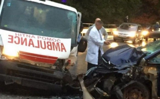 Travnik: Sudar vozila Hitne pomoći i Citroena, jedno osoba ozlijeđena