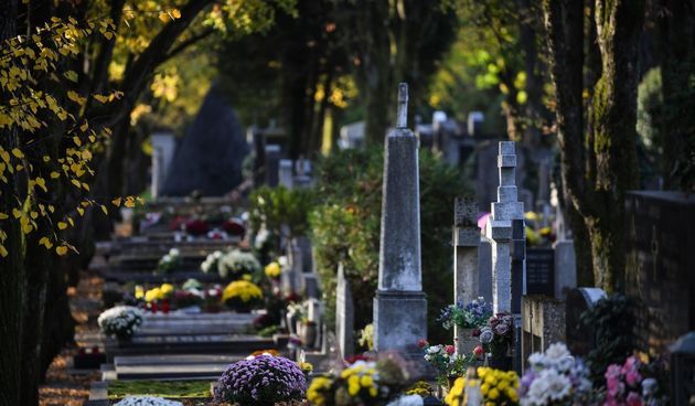Klesar prevario staricu: Uzeo novac za renoviranje grobnice i nestao