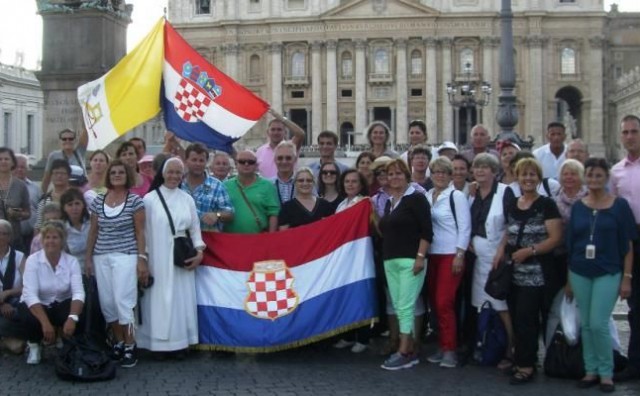 Oko 4 milijuna Hrvata izvan Domovine, oni ostvaruje udio od oko 2,5 do 3 posto BDP-a u hrvatskom gospodarstvu