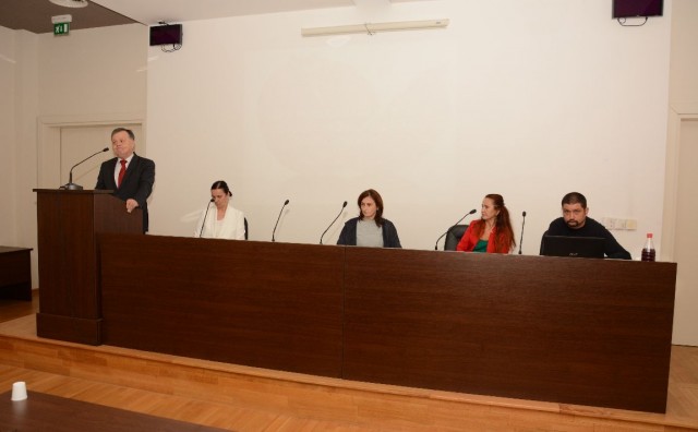 Divlji šipak u Hercegovini veliki izvor C vitamina