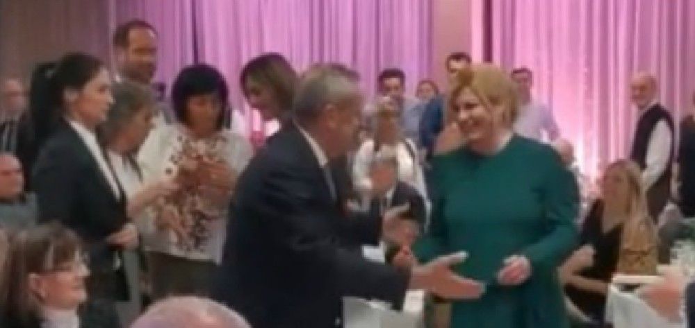 Kolinda na rođendanu optuženika Bandića, pjeva mu rođendansku pjesmicu