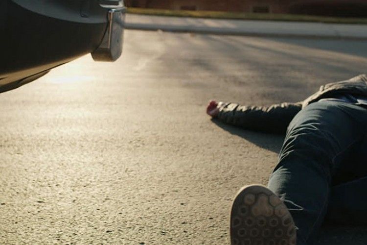 MUP HNŽ: Muškarca izbacili iz automobila