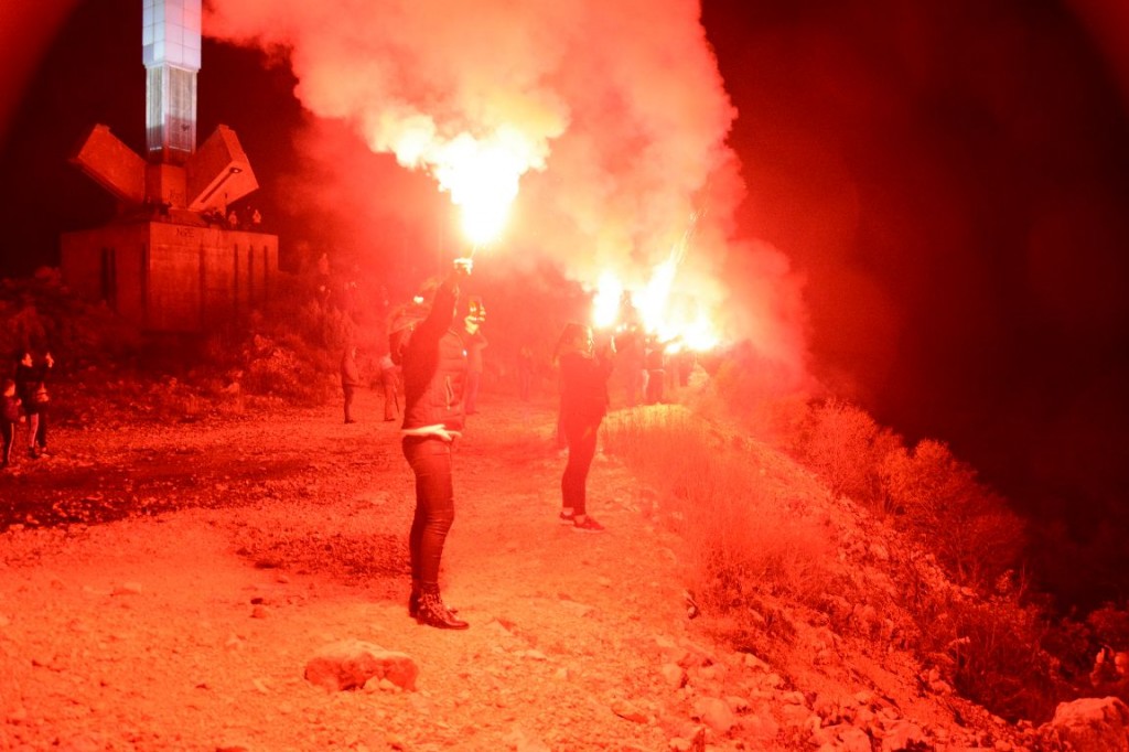 Na Humu iznad Mostara zapaljeno 28 baklji za Vukovar i Herceg Bosnu